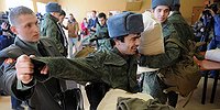 Призывников зовут в контрактники