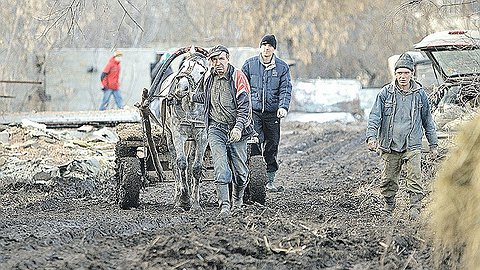 Изолированная Россия: кто и зачем живет в деревнях и селах, куда ни пройти ни проехать